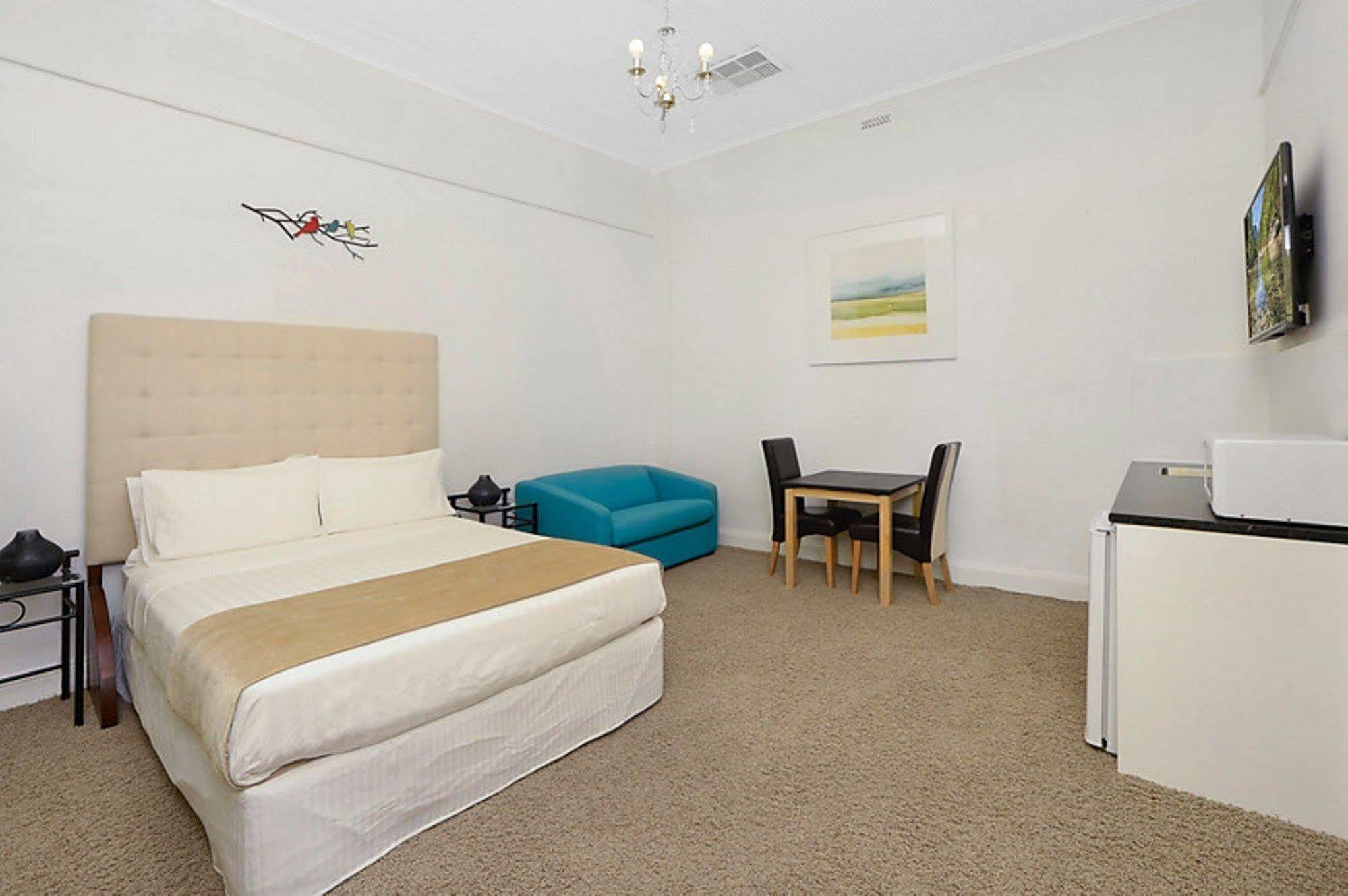 Suites On Avon York Esterno foto