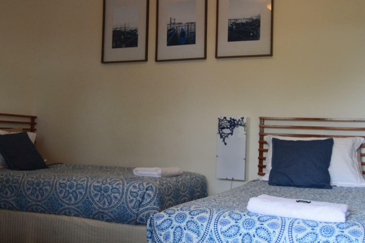 Suites On Avon York Esterno foto